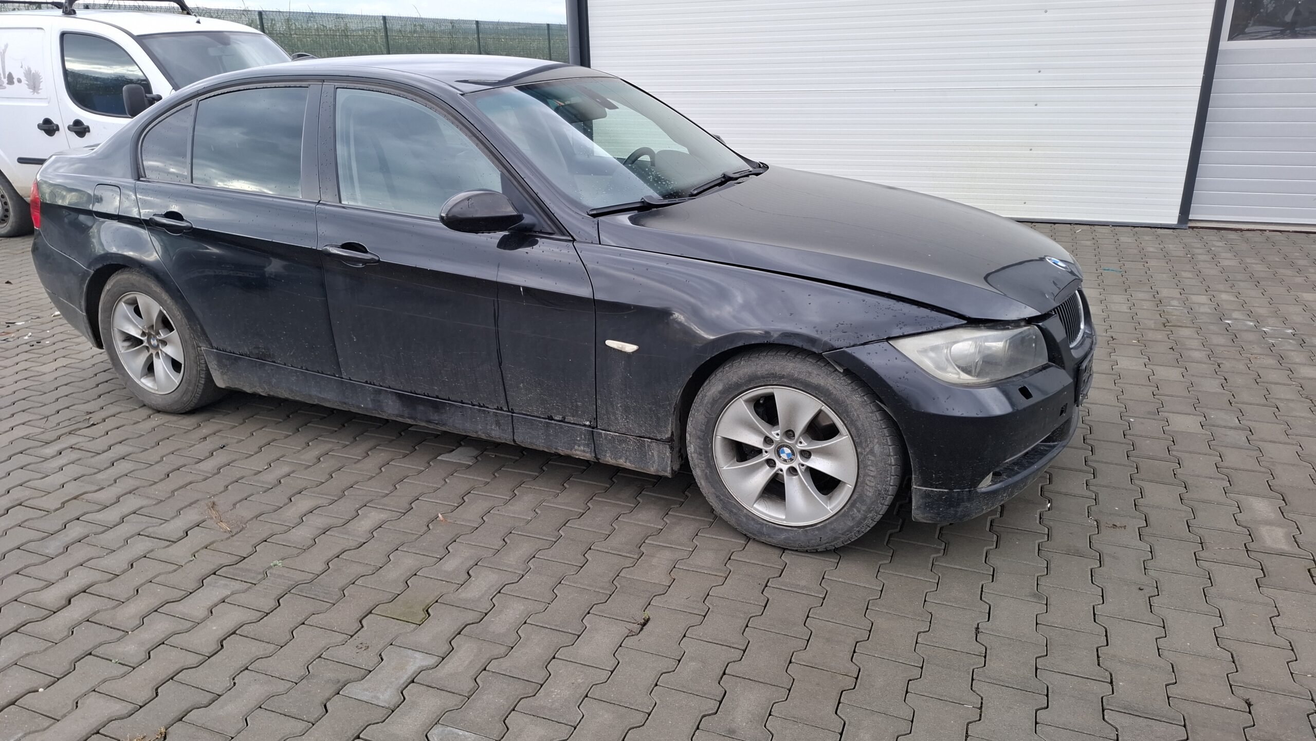 Dezmembrez BMW E90 20i - imagine 4
