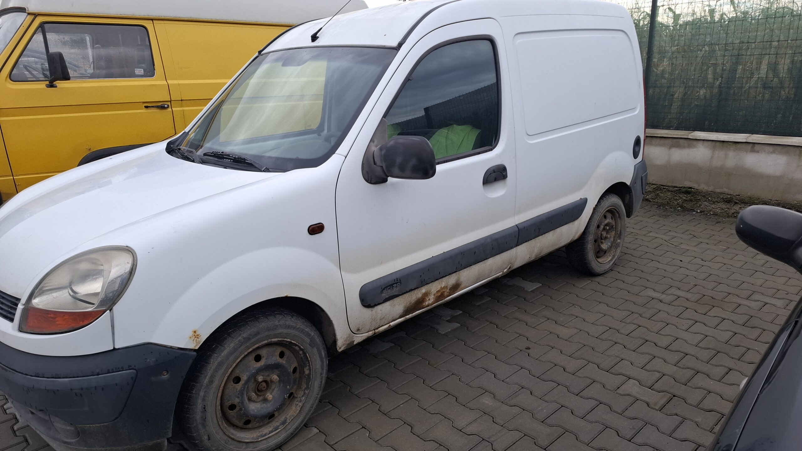 Dezmembrez Renault Kangoo 1.5 - imagine 3