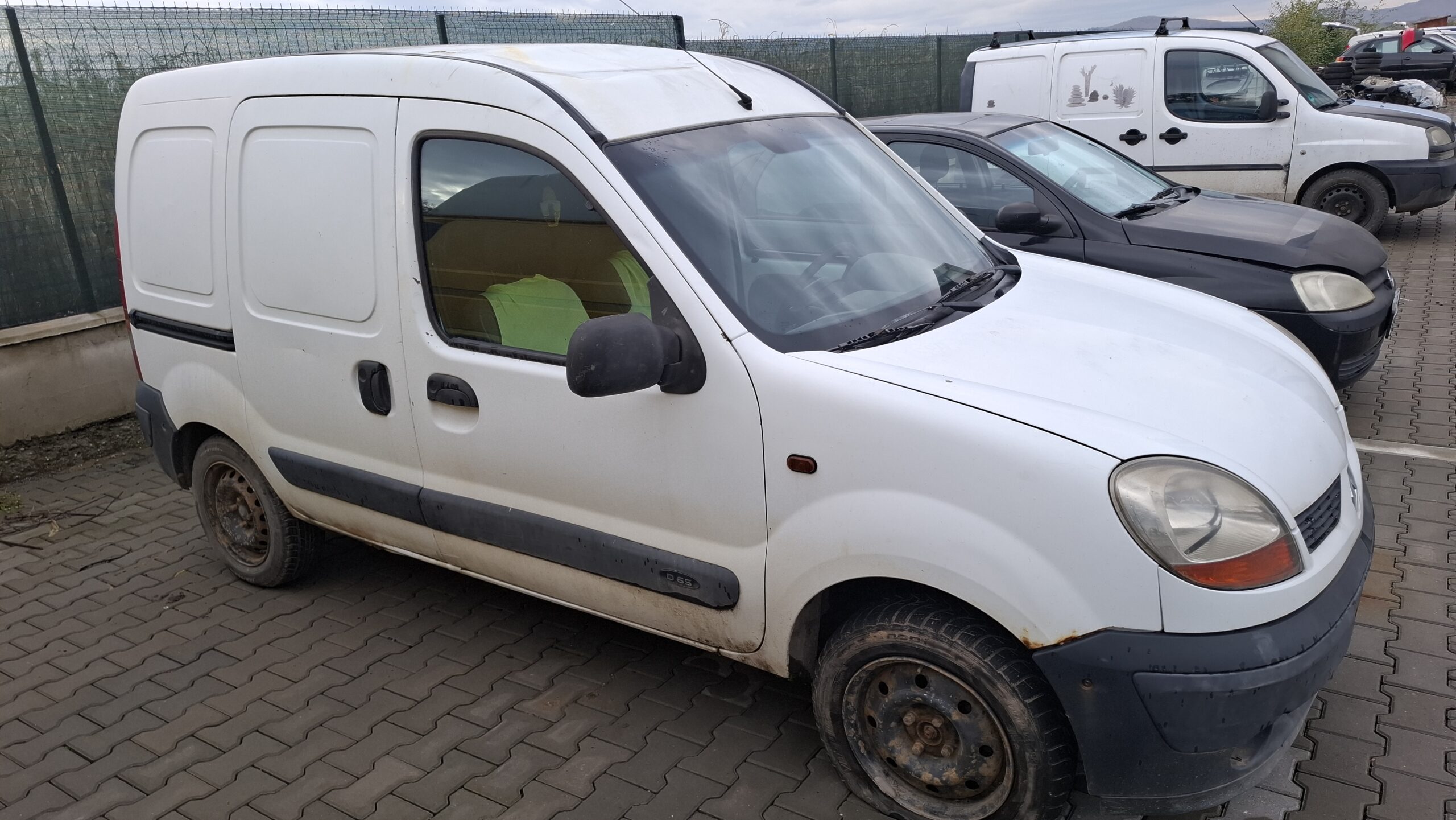 Dezmembrez Renault Kangoo 1.5 - imagine 2