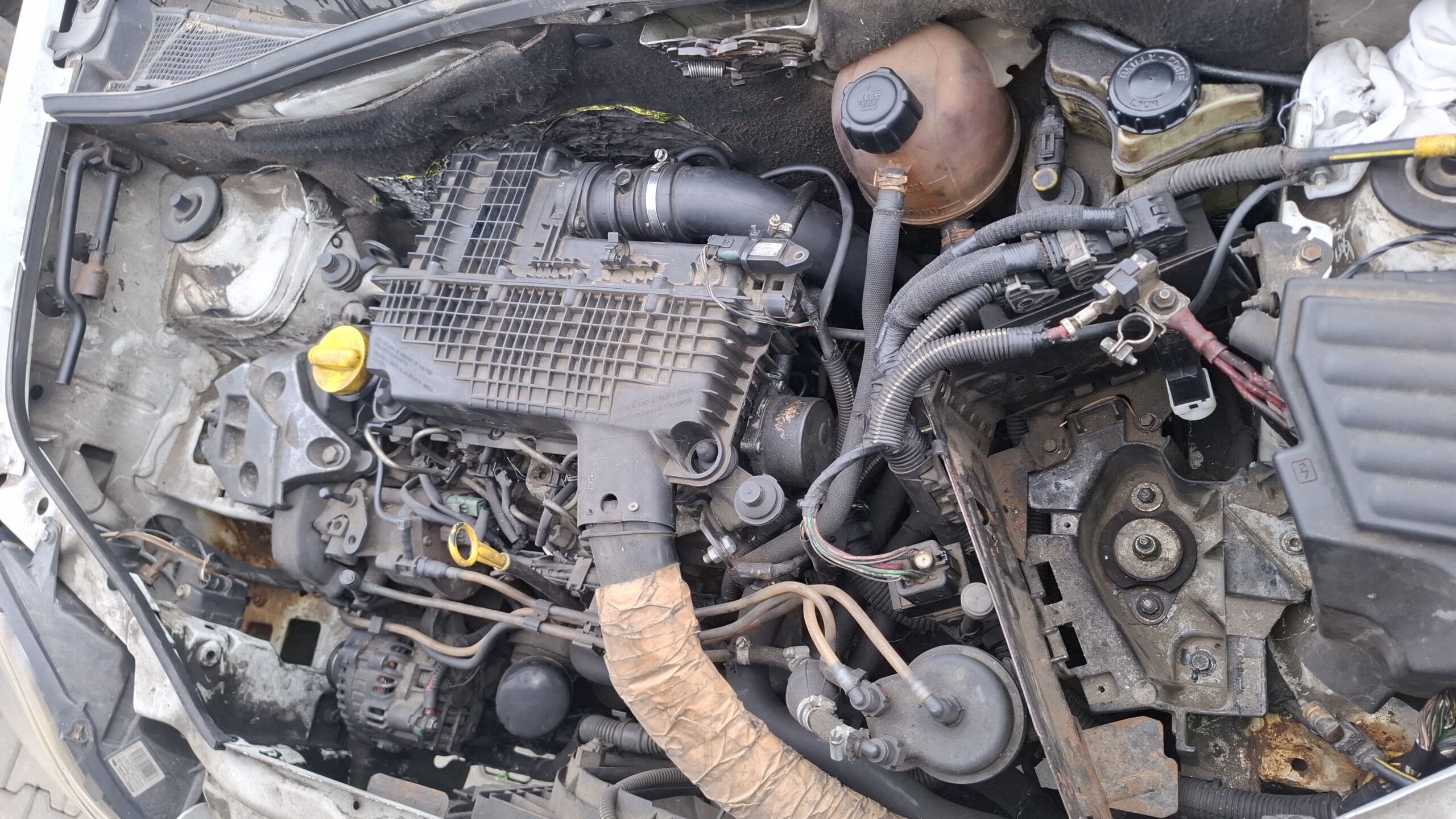 Dezmembrez Renault Kangoo 1.5 - imagine 4