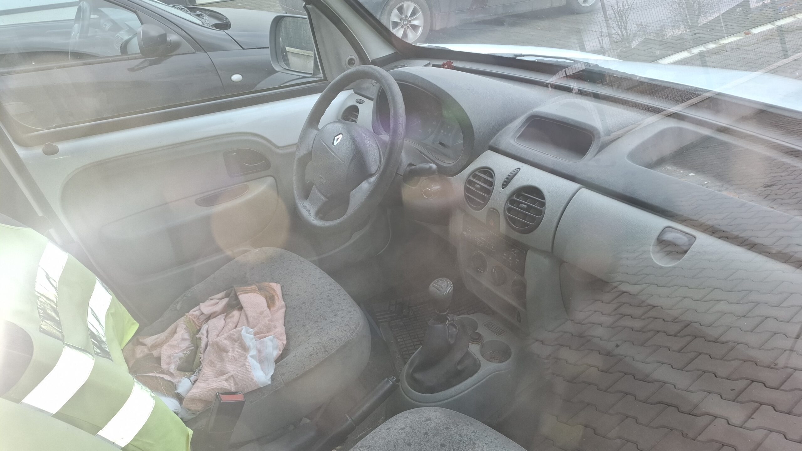 Dezmembrez Renault Kangoo 1.5 - imagine 5