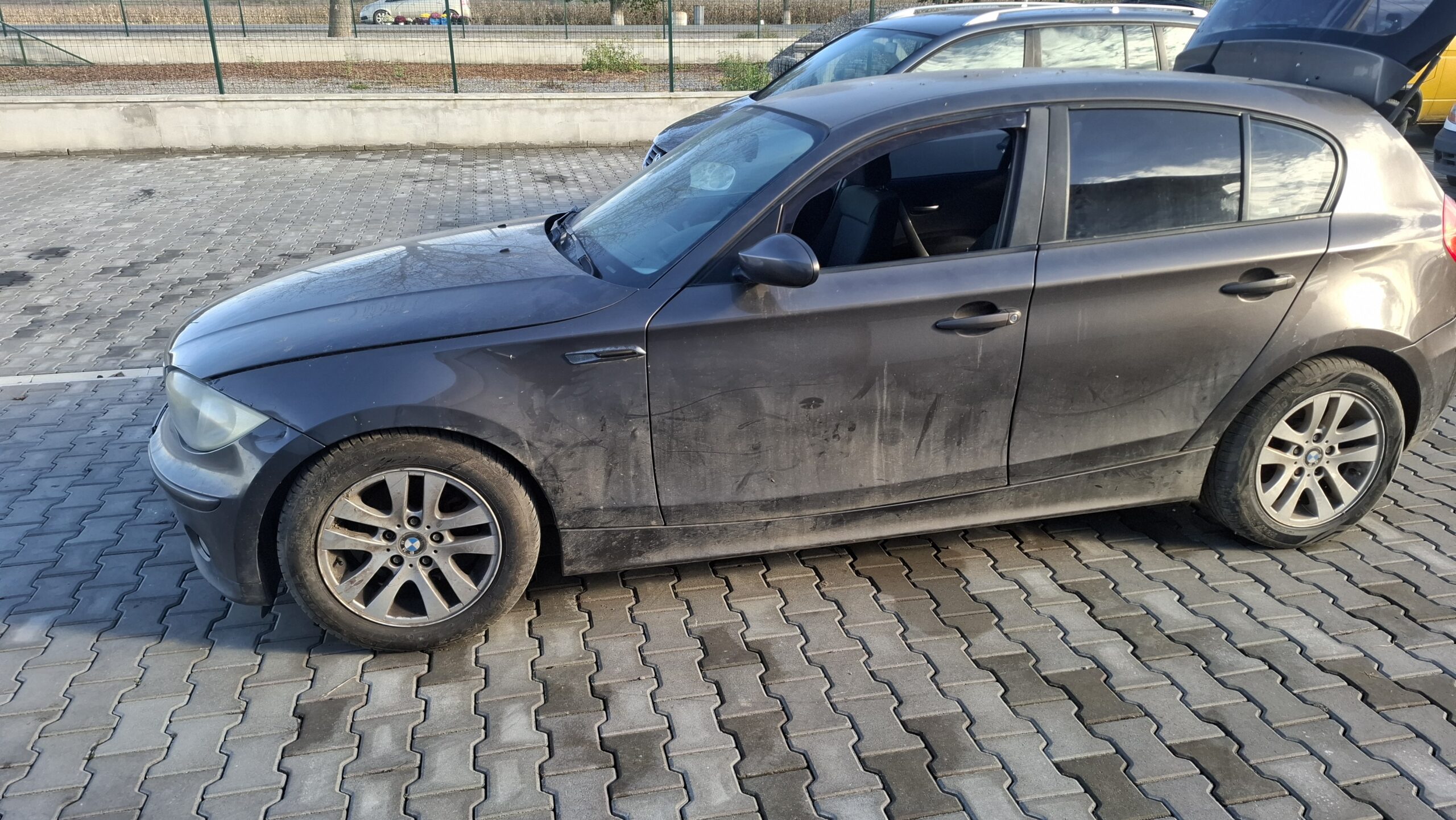 Dezmembrez BMW seria 1 - imagine 2