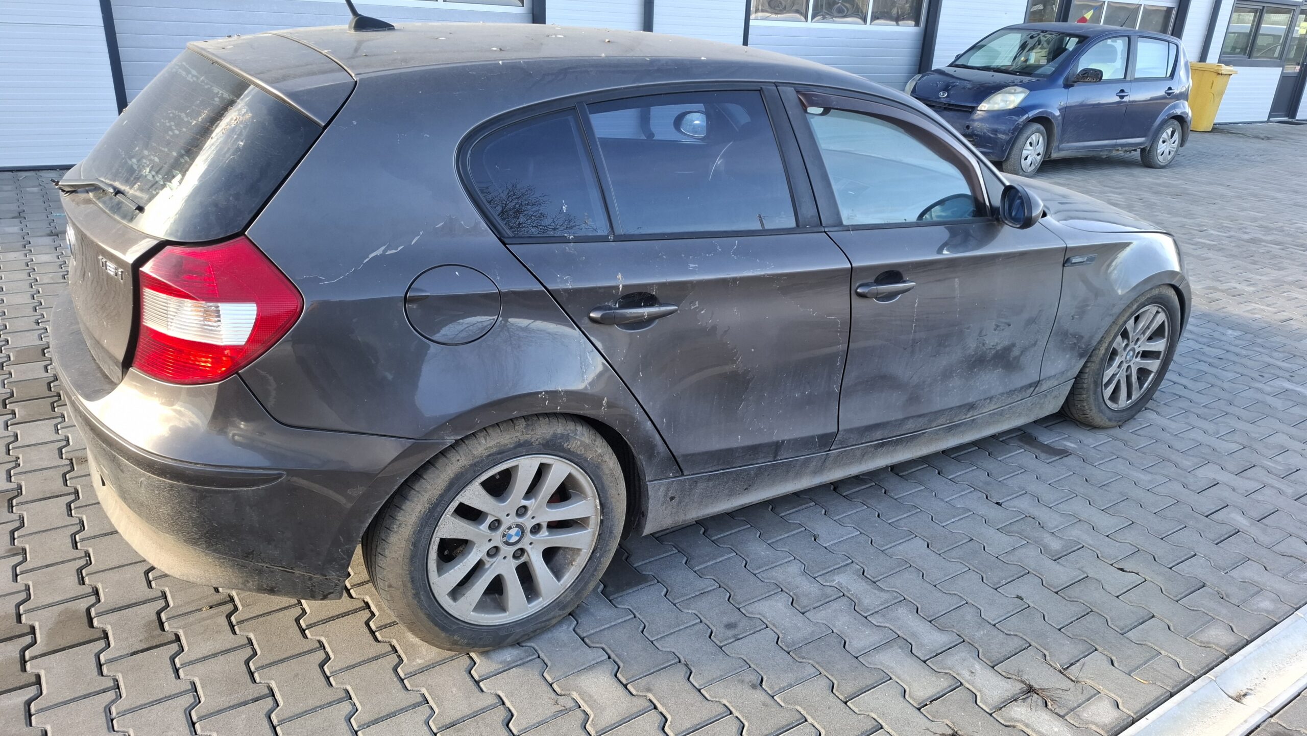 Dezmembrez BMW seria 1 - imagine 4