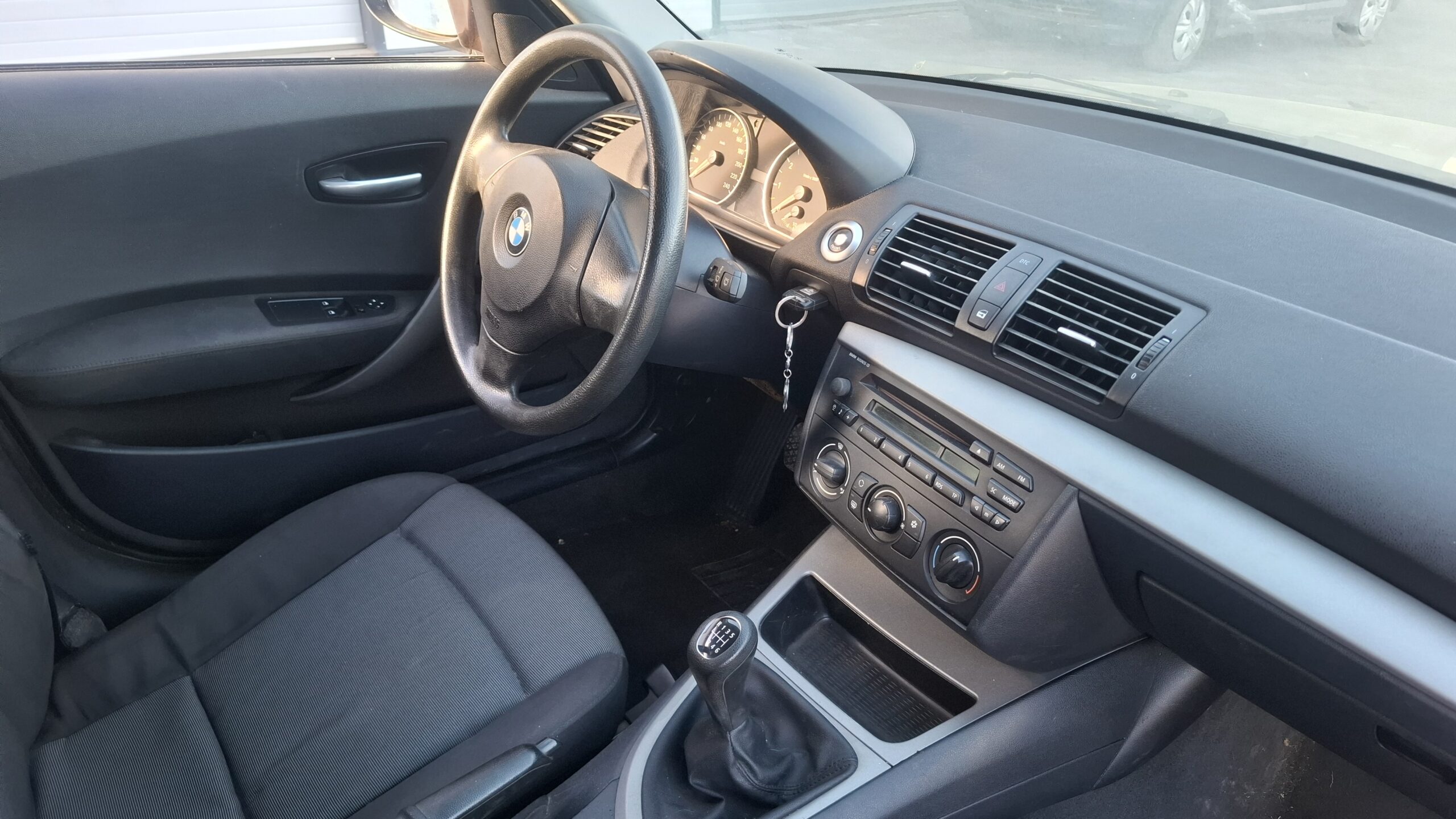 Dezmembrez BMW seria 1 - imagine 6