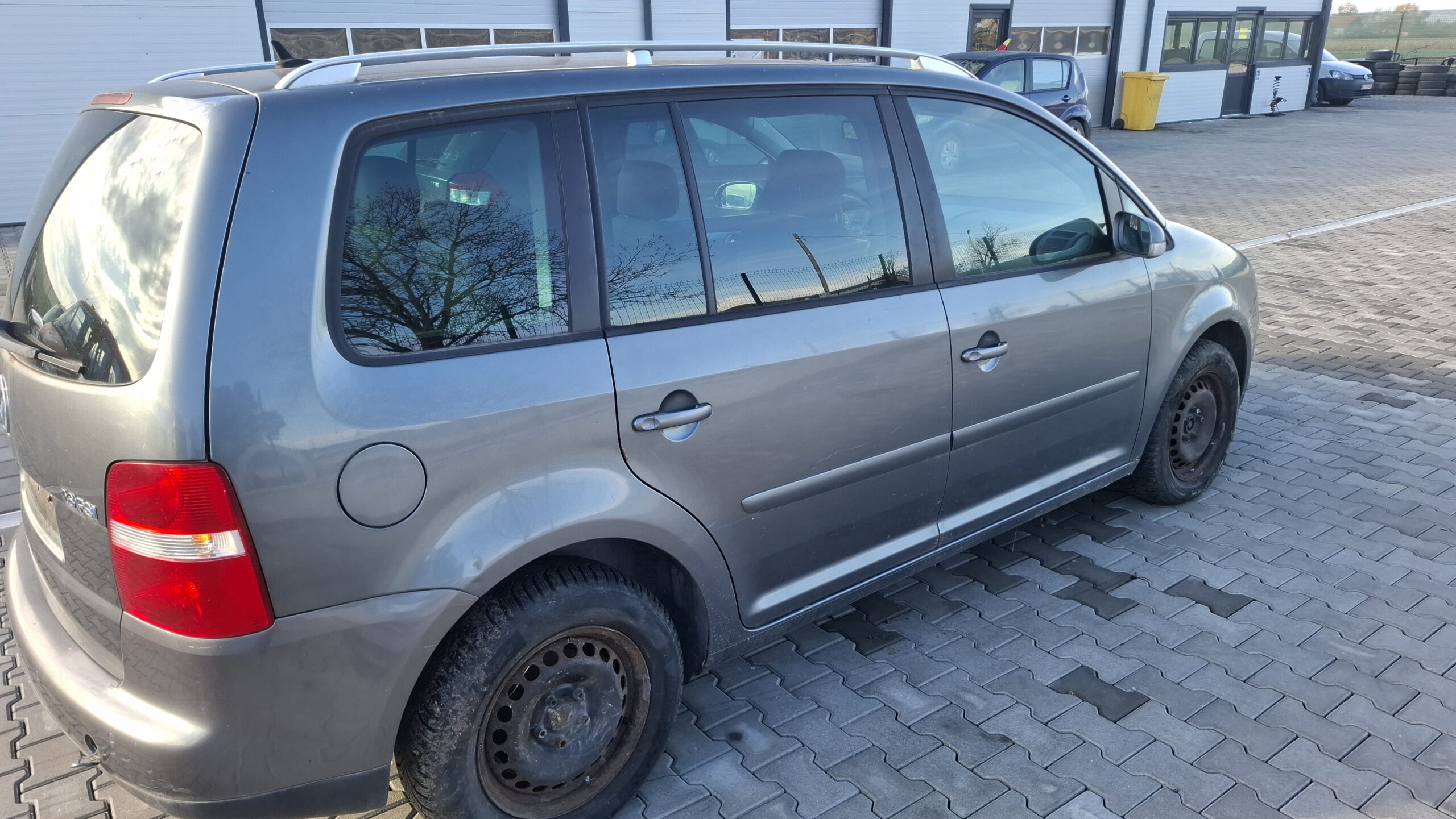 Dezmembrez VW Touran - imagine 5