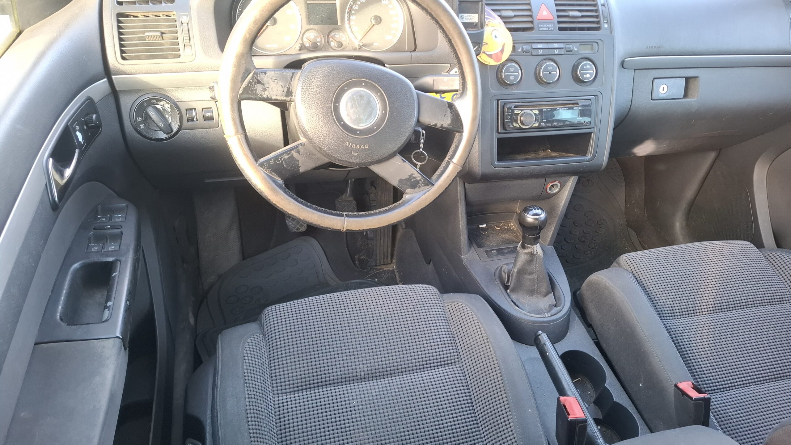 Dezmembrez VW Touran - imagine 4