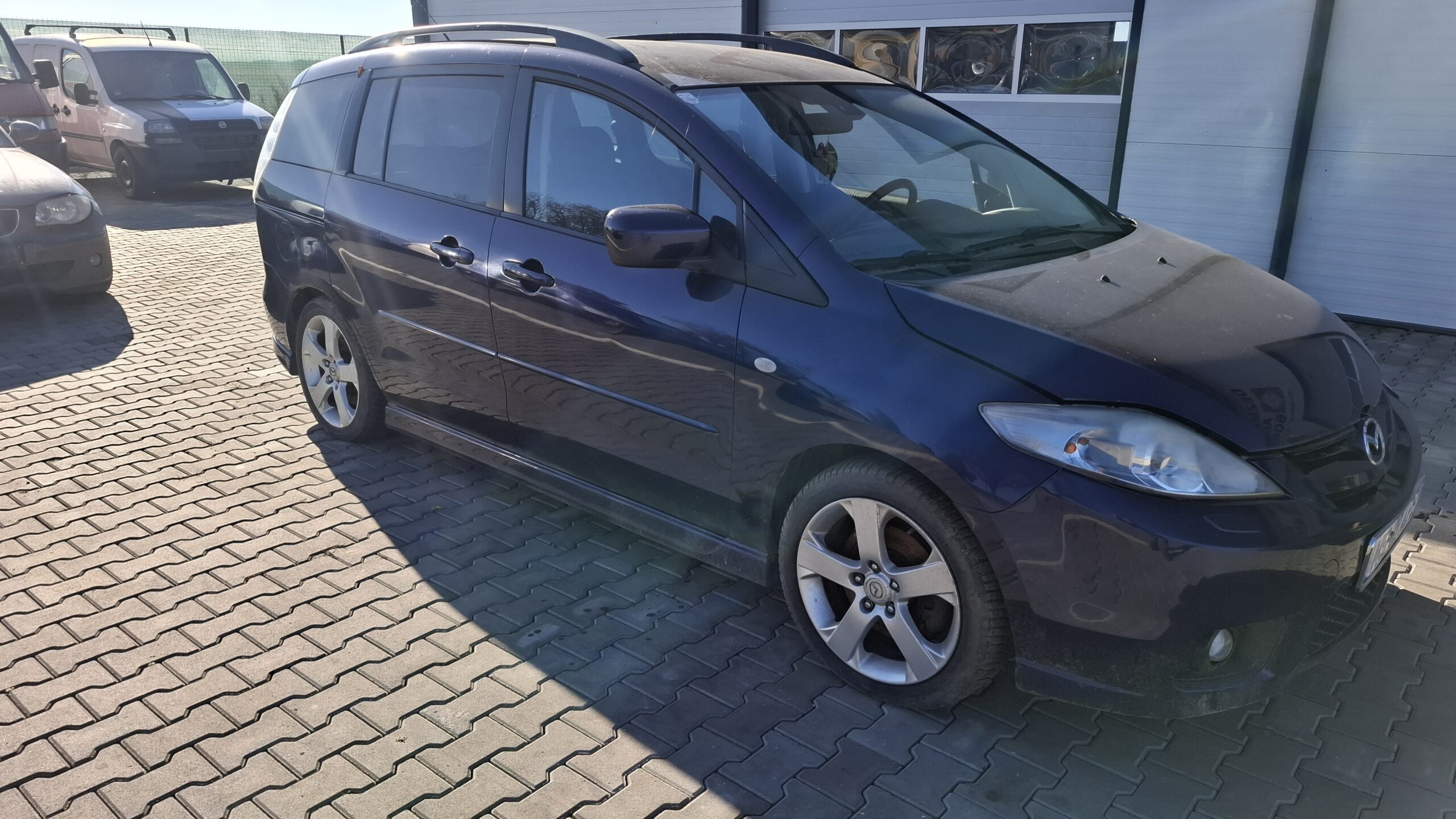 Dezmembrez Mazda 5 - imagine 2