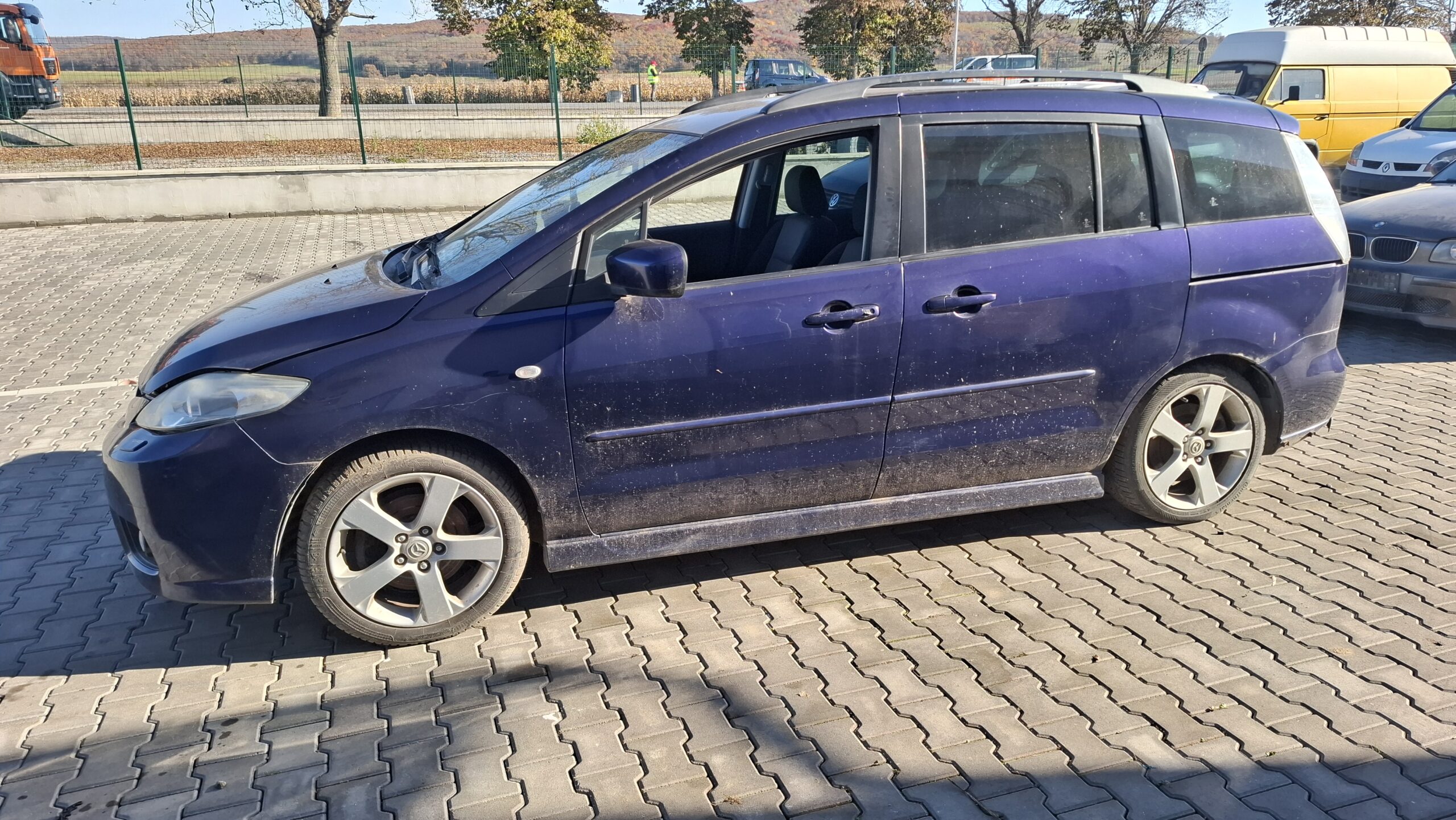 Dezmembrez Mazda 5 - imagine 4