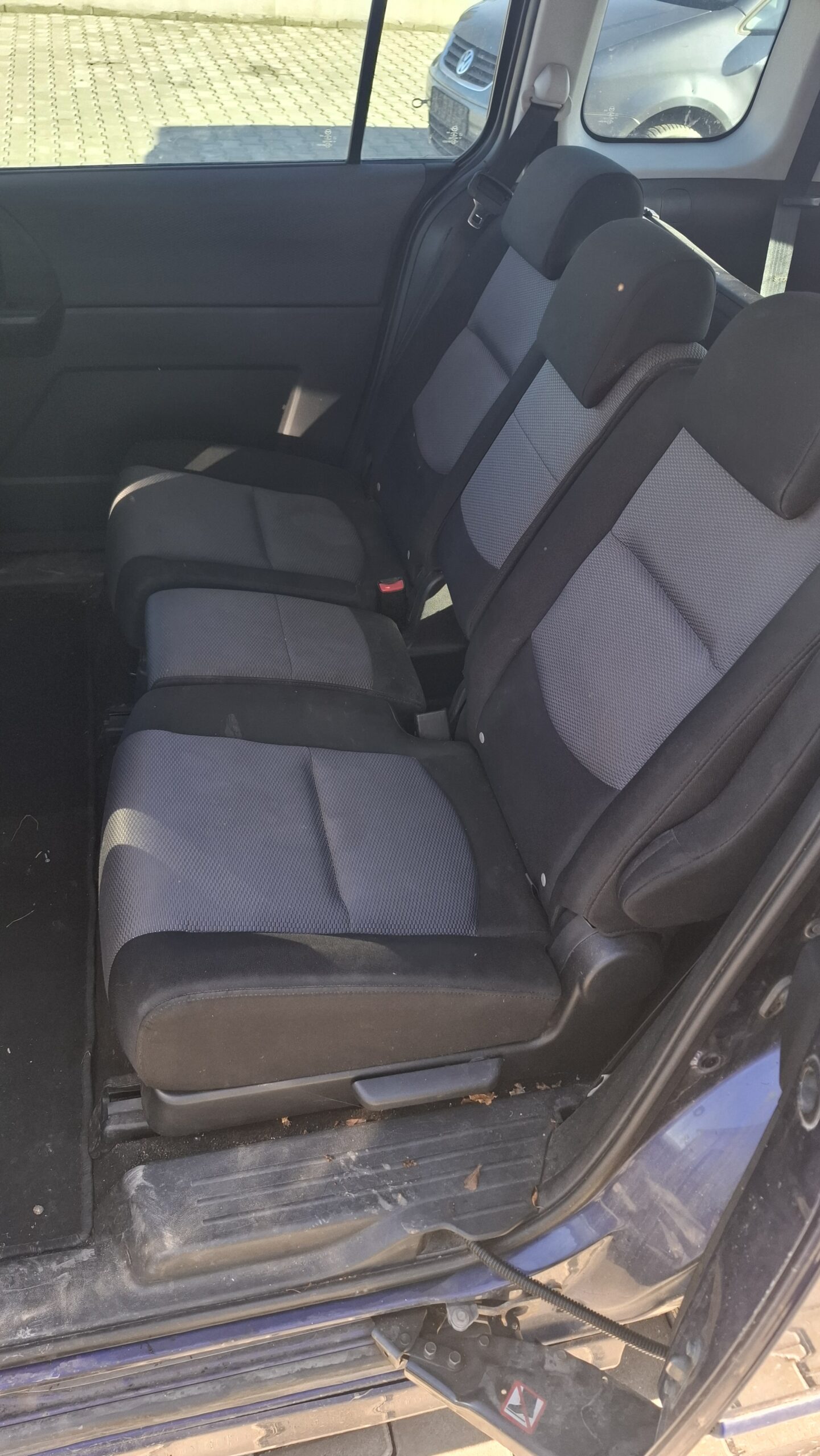 Dezmembrez Mazda 5 - imagine 3